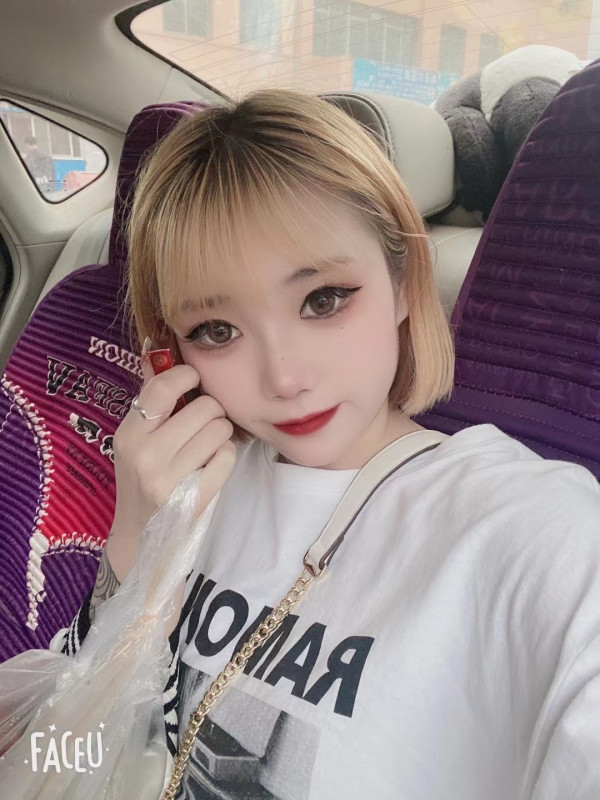 大连金州00后小姑娘